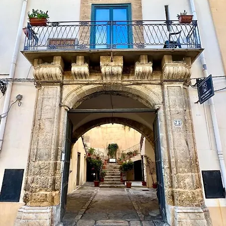 Cortile Umberto I *