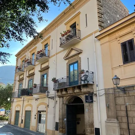 Cortile Umberto I *
