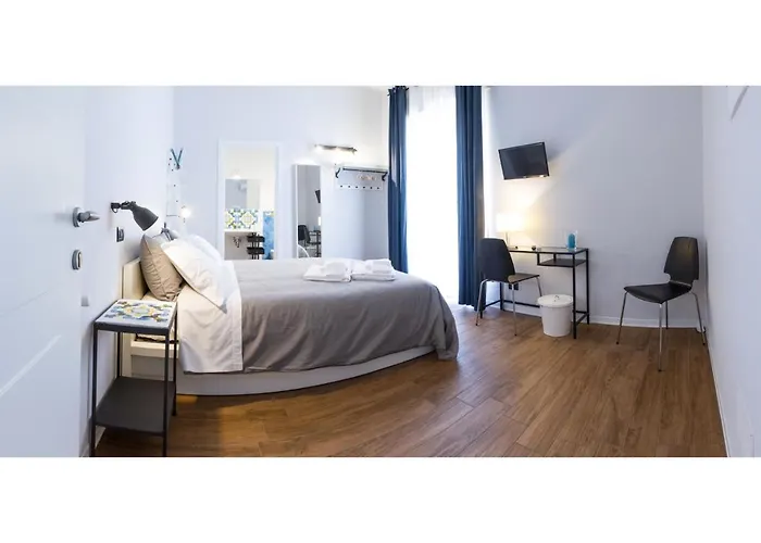 Cortile Umberto I Nocleg ze śniadaniem