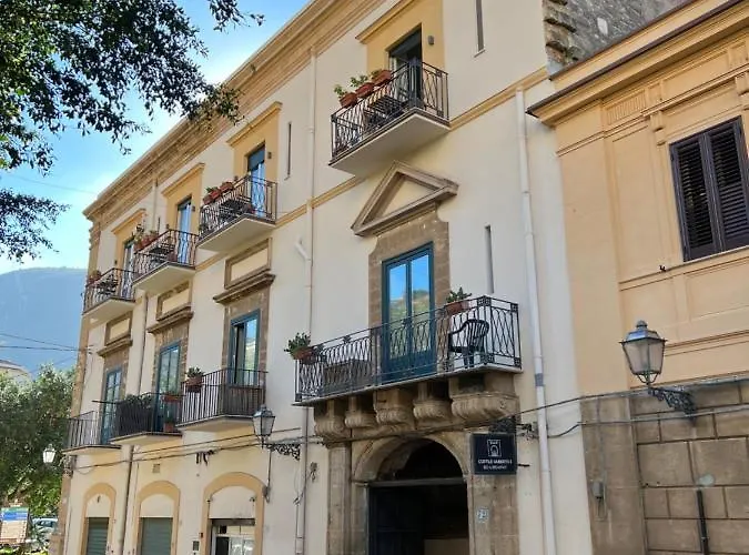 Cortile Umberto I 4*